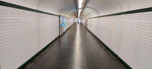 Surveiller le trafic aérien et maritime en temps réel Transports Couloirs Metro stalingrad
