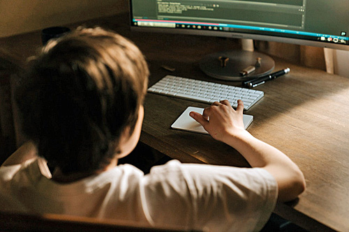 Les dangers sur internet avec les enfants mineurs